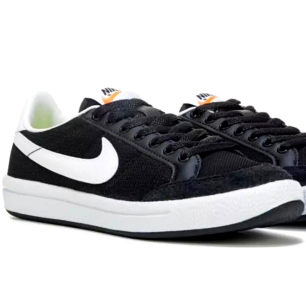 Nike Womans Sneakers size 8.5